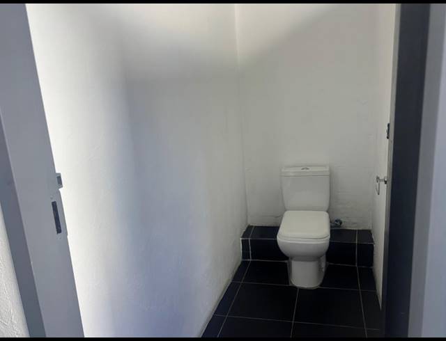 230M² BUILDING TO LET IN SAVOY ESTATE